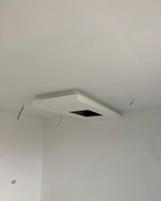 Montáž desingového prvku na digestoř